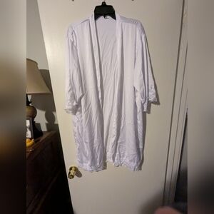 Elegant White Lace Trim Robe